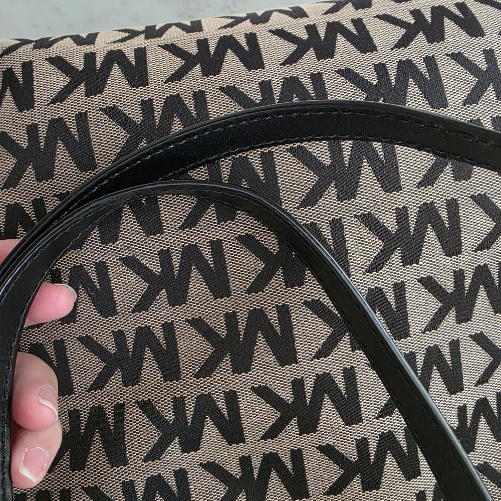 Michael kors medium signiture tote tan and black leather and gold accent - Picture 7 of 8